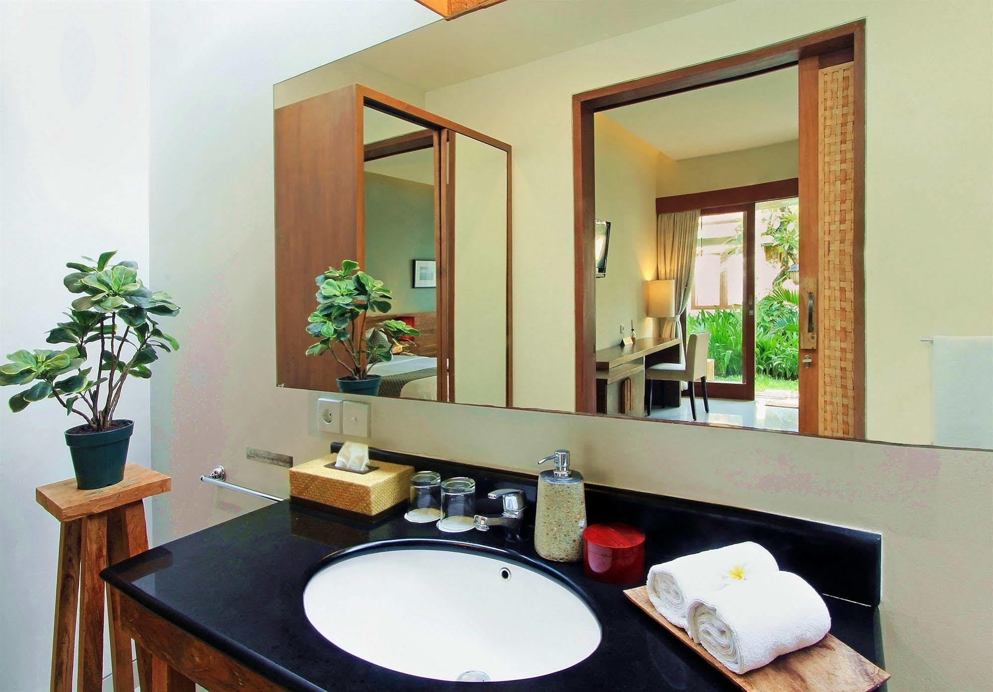 Hotel Uma Karan Kuta Lombok Esterno foto