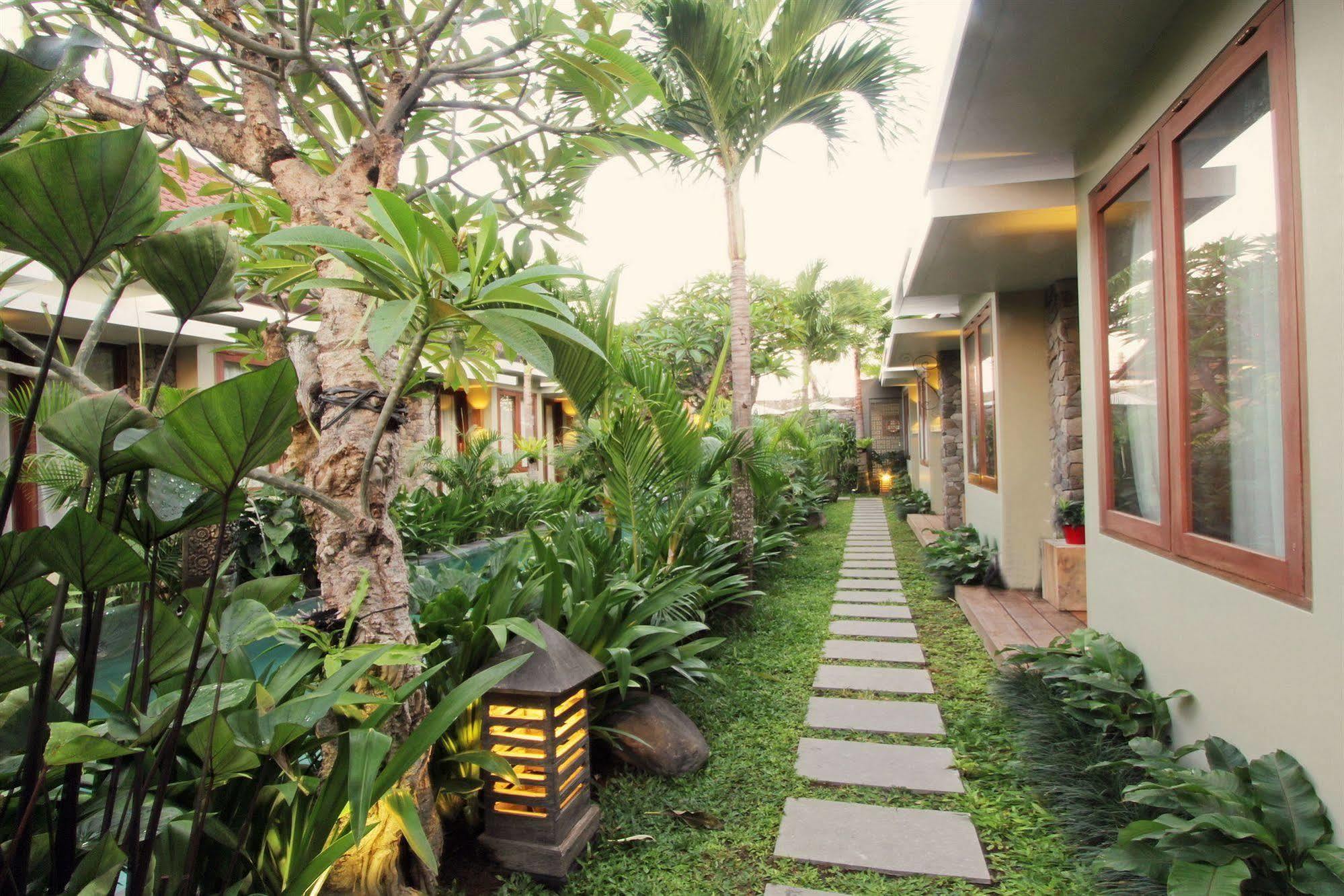 Hotel Uma Karan Kuta Lombok Esterno foto